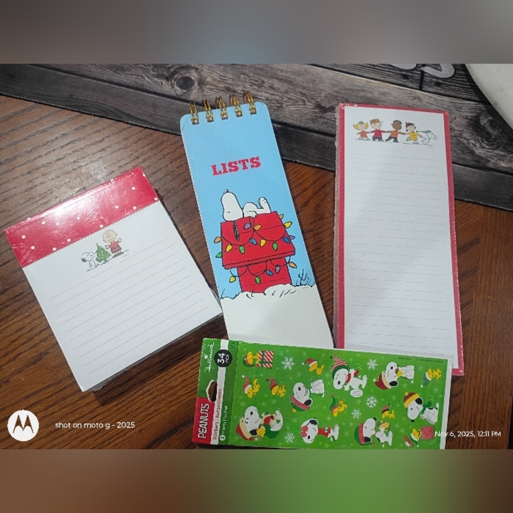 Snoopy Christmas Stationary Set